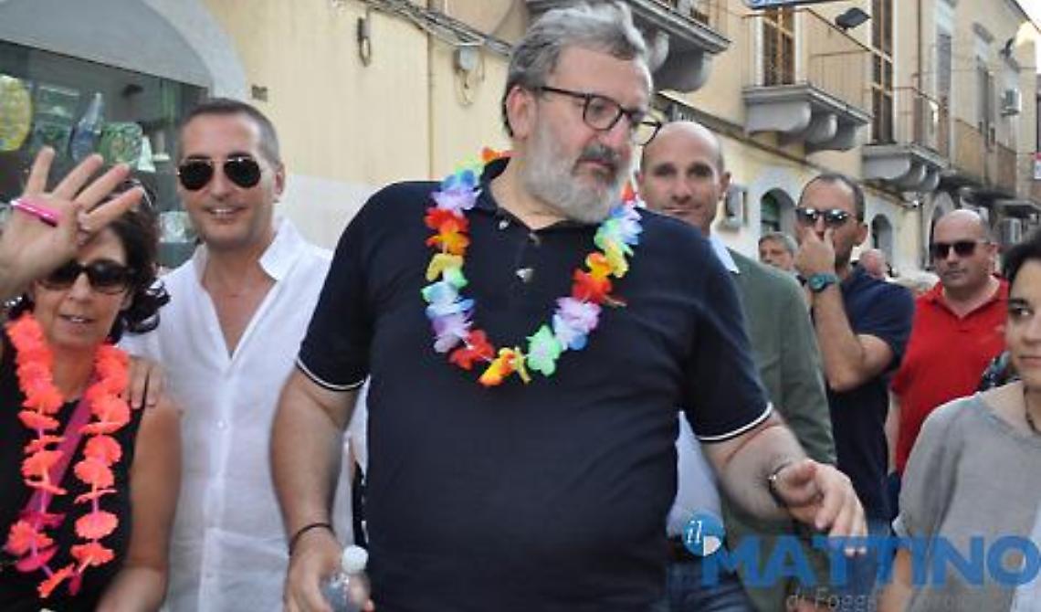 Da farle sputare sangue a riempirla di complimenti: Michelone Emiliano conferma con Giorgia Meloni la sua politica arcobaleno