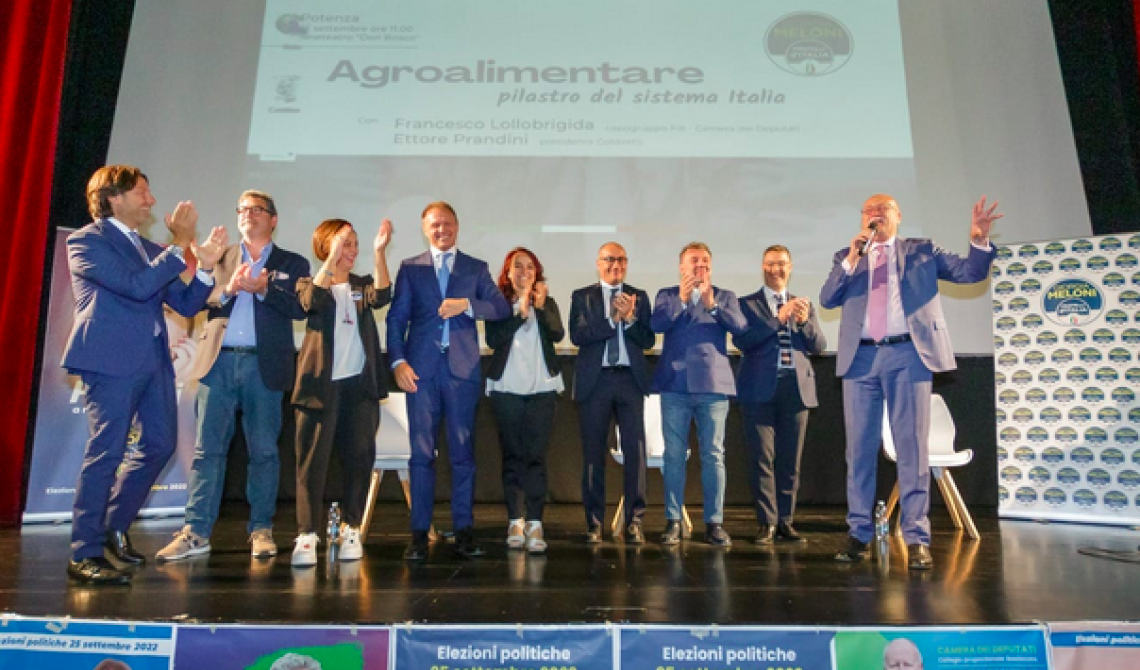 Caiata alla Camera e centrodestra in spolvero. Cinque stelle primo partito. Forza Italia supera la Lega di Pepe. Pd al minimo storico