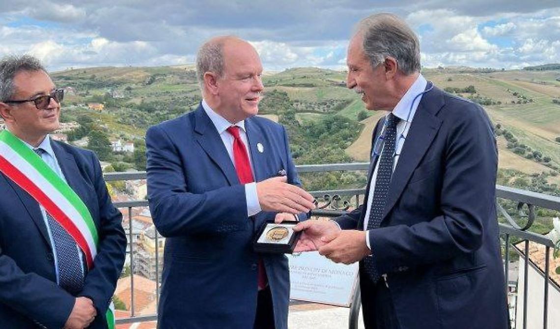 Alberto di Monaco in visita negli ex feudi lucani dei Grimaldi. A Ripacandida l'incontro con Bardi