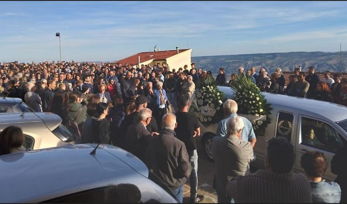 Ultimo saluto di Grassano a Mario Marchetta, strappato presto alla vita. Sul fronte giudiziario  il gip ha convalidato l'arresto di Gabriele Acquafredda