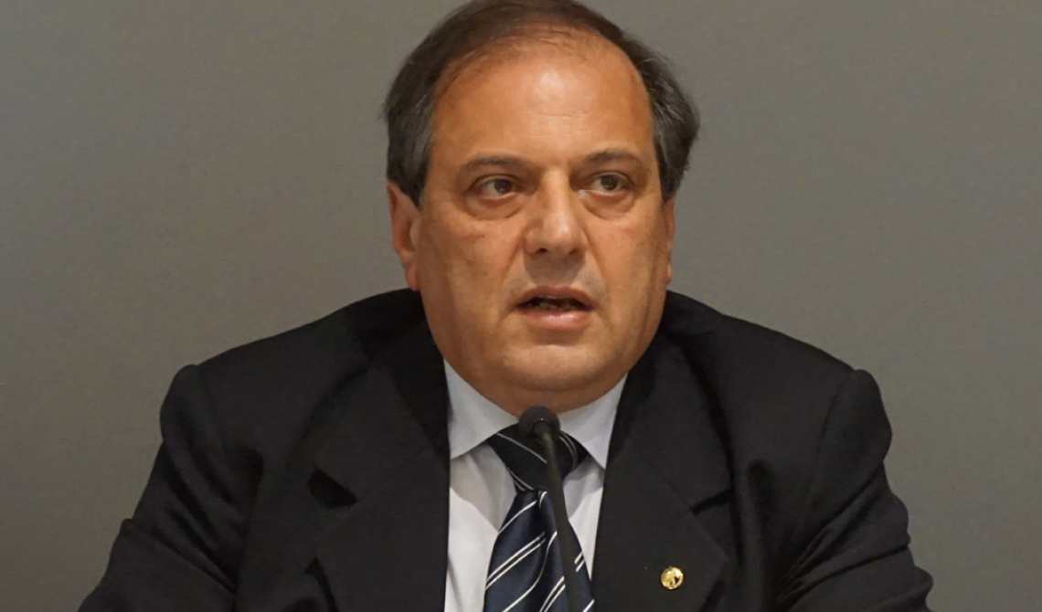 Il presidente dell'Ordine dei Medici Anelli striglia Emiliano sui 400mila pugliesi che attendono una vista: «Le Asl hanno 200milioni inutilizzati»