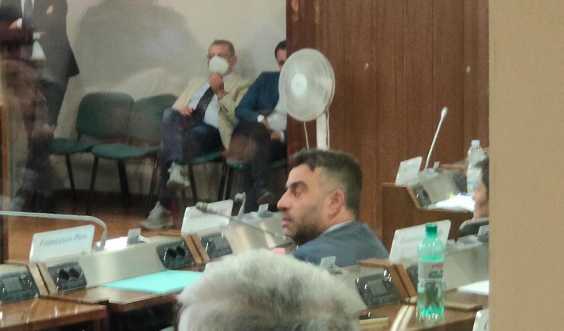 Primo Consiglio regionale dopo la bufera giudiziaria con Piro in aula che attacca Forza Italia: «È caduta in un silenzio tombale»