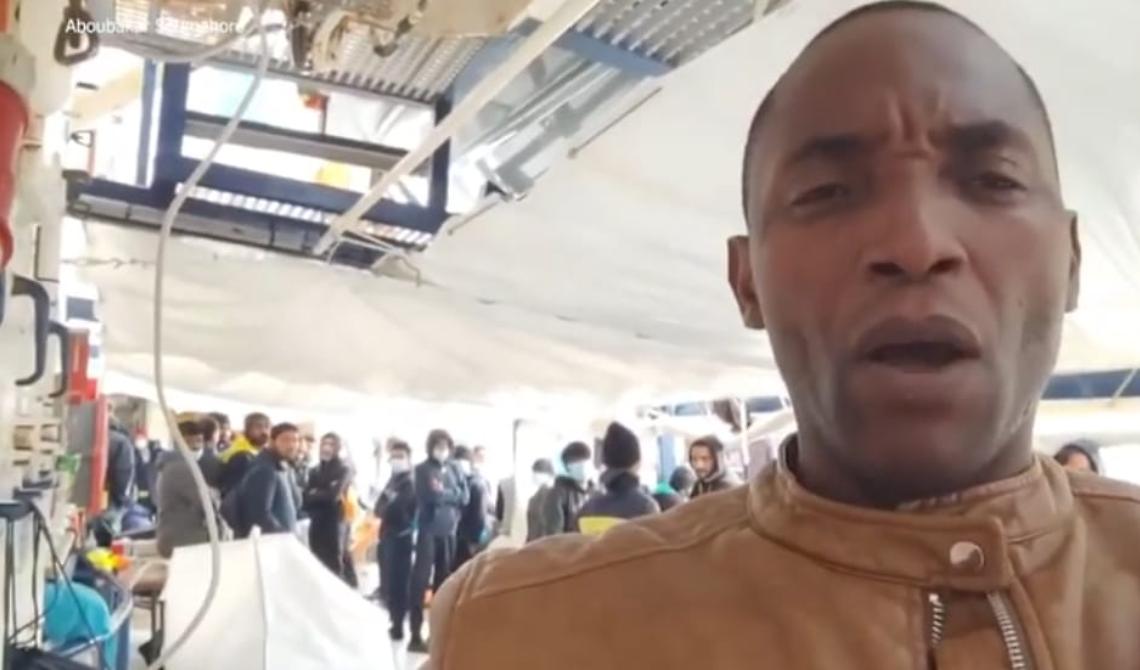 Un film già visto con Delrio: Soumahoro sale a bordo della Humanity1. Lega: "Il Pd sta con gli scafisiti"