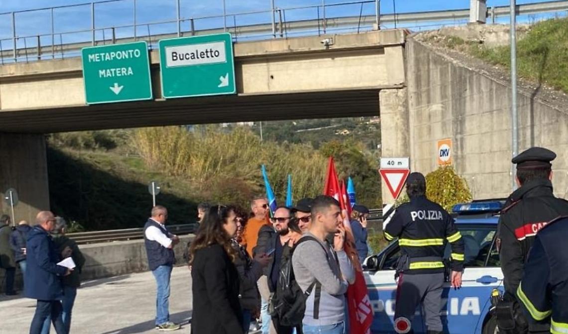 Autogrill, Galella in campo: "Declassare il tratto potentino del raccordo autostradale a strada comunale. Regione disponibile a sostenere le spese"