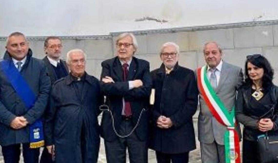 Il sottosegretario Sgarbi ad Aliano per il premio Carlo Levi: incoronato il suo saggio su Raffaello