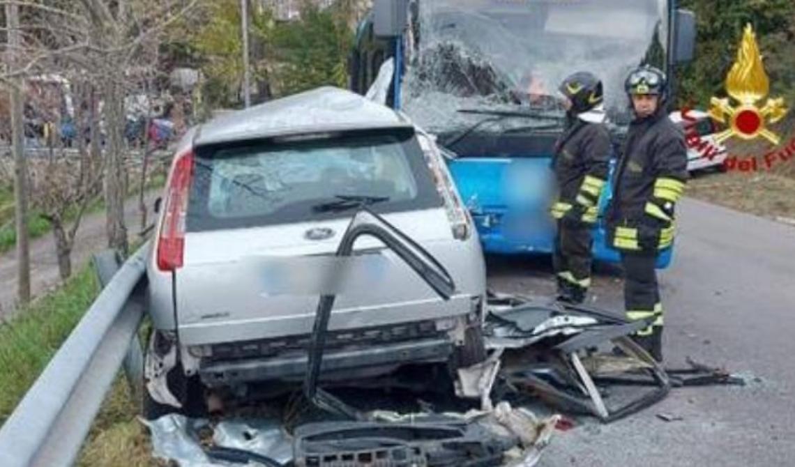Potenza, un morto e un ferito: drammatico incidente stradale allo svincolo per contrada Botte
