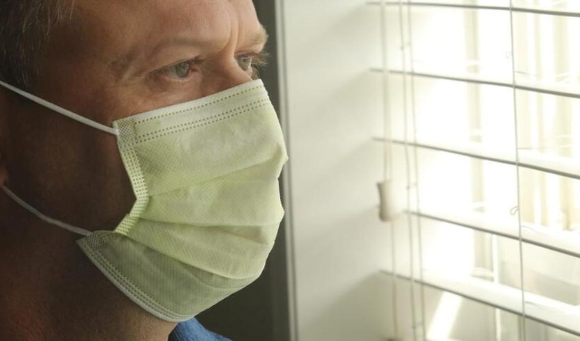 Mascherina, parla lo psicanalista Mordini: «Da presidio medico è diventata strumento magico»