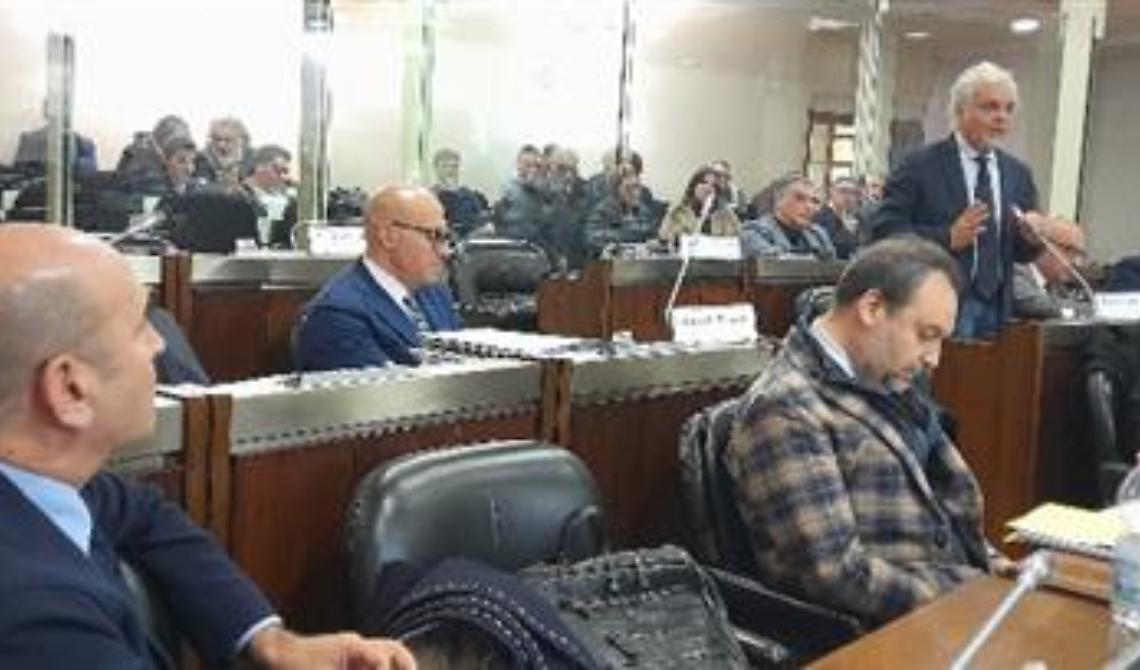 Leone in consiglio regionale: «Non scappo dalla giustizia ma ci vuole rispetto»