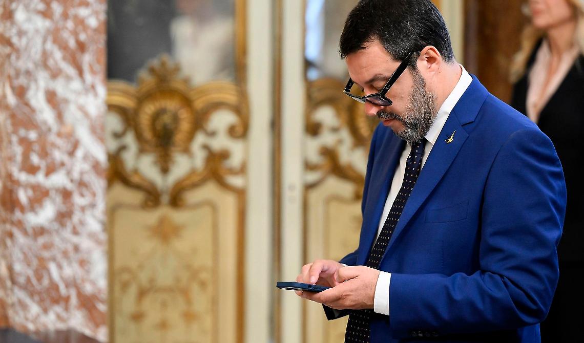 Frana a Maratea, il ministro Salvini in contatto con i tecnici dell'Anas 
