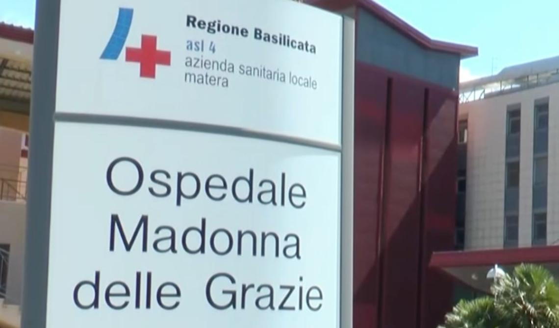 Ospedale di Matera: prende a pugni il vetro del Cup, operatrice colta da malore