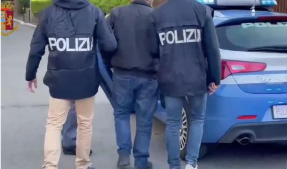 Inseguimento da film tra Foggia e Campobasso: la Polizia arresta corriere di Lucera con 1 Kg di hashish impacchettato col volto di Escobar