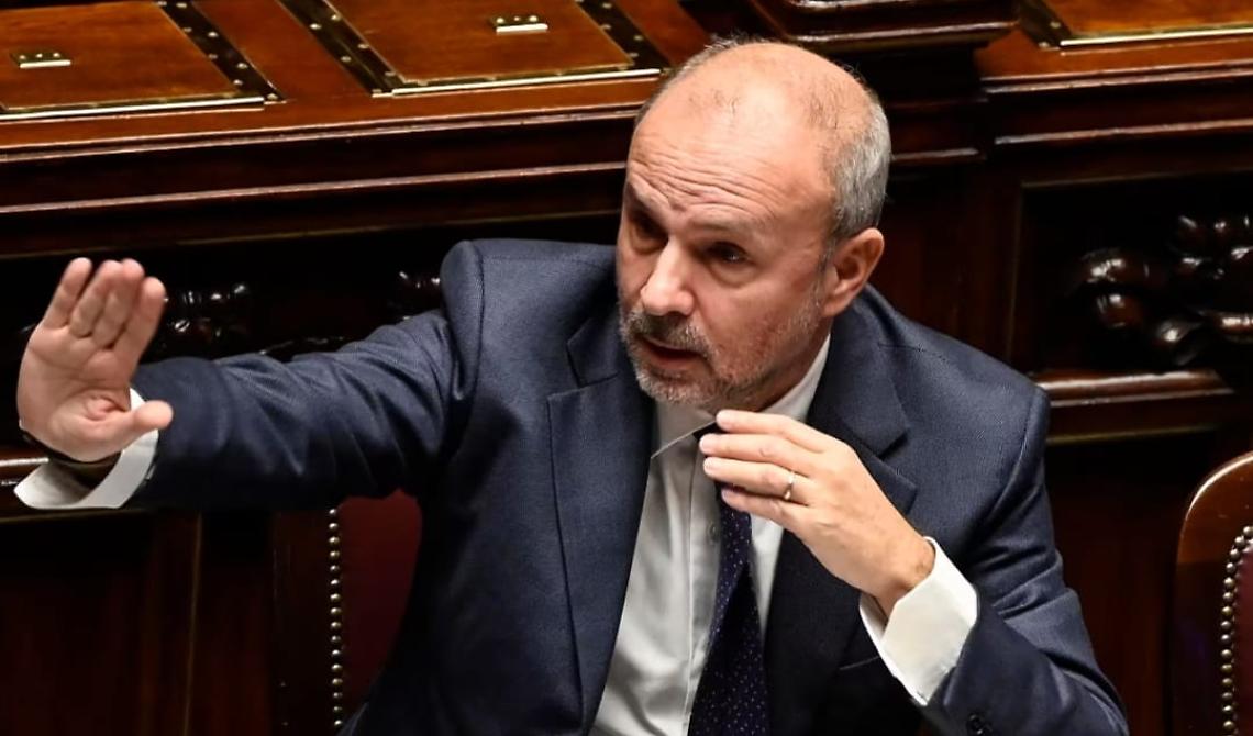 Il ministro Schillaci rassicura sinistra, virostar e tifosi del Covid: "No allarmismo"