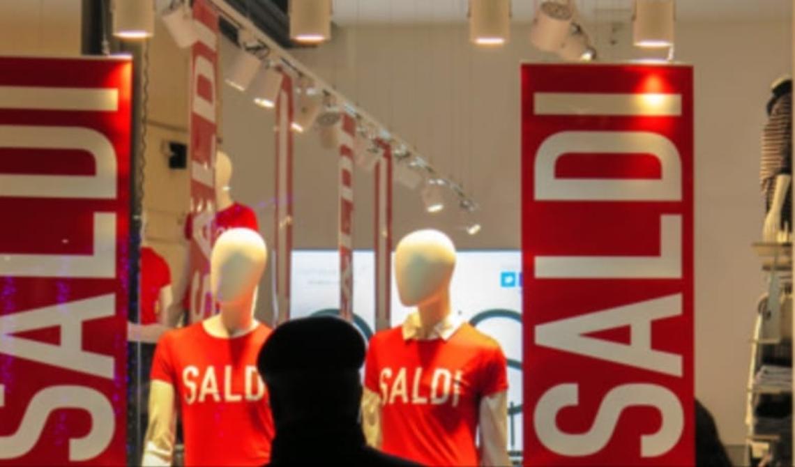 Saldi invernali, Federconsumatori è poco ottimista e stima una stagione "magra"