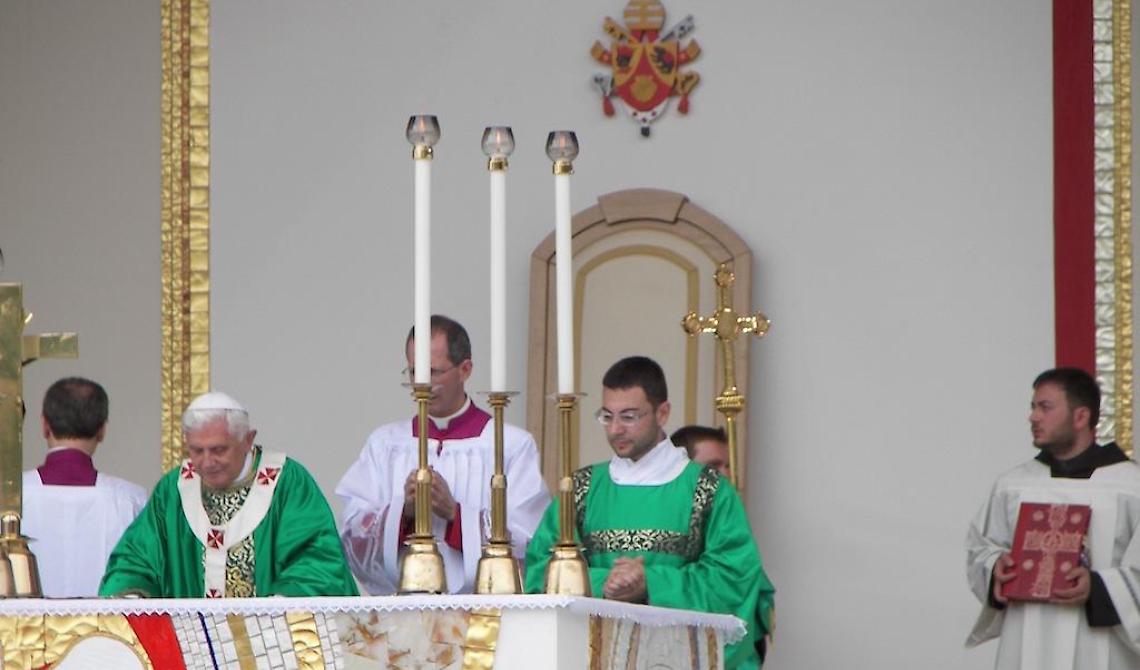 Emiliano annuncia il lutto regionale in Puglia per Benedetto XVI, ma per il governatore della Regione il pontefice ha visitato solo Bari: non è così