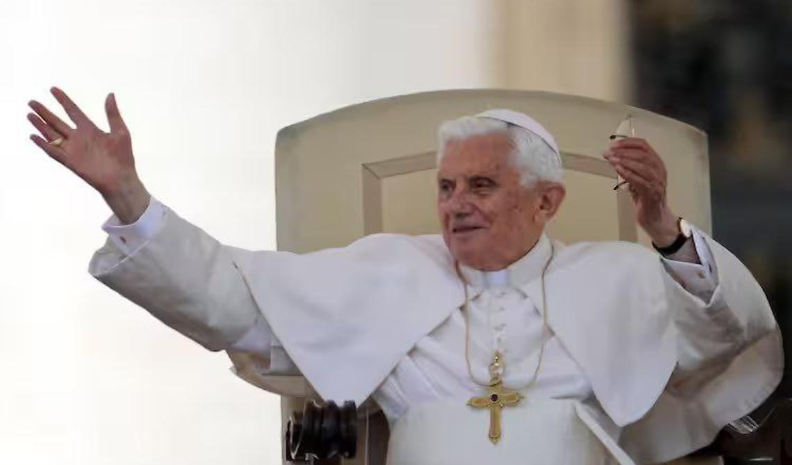 Benedetto XVI è nato al cielo: la preghiera di mons. Pino Caiazzo, arcivescovo della Diocesi di Matera e Irsina