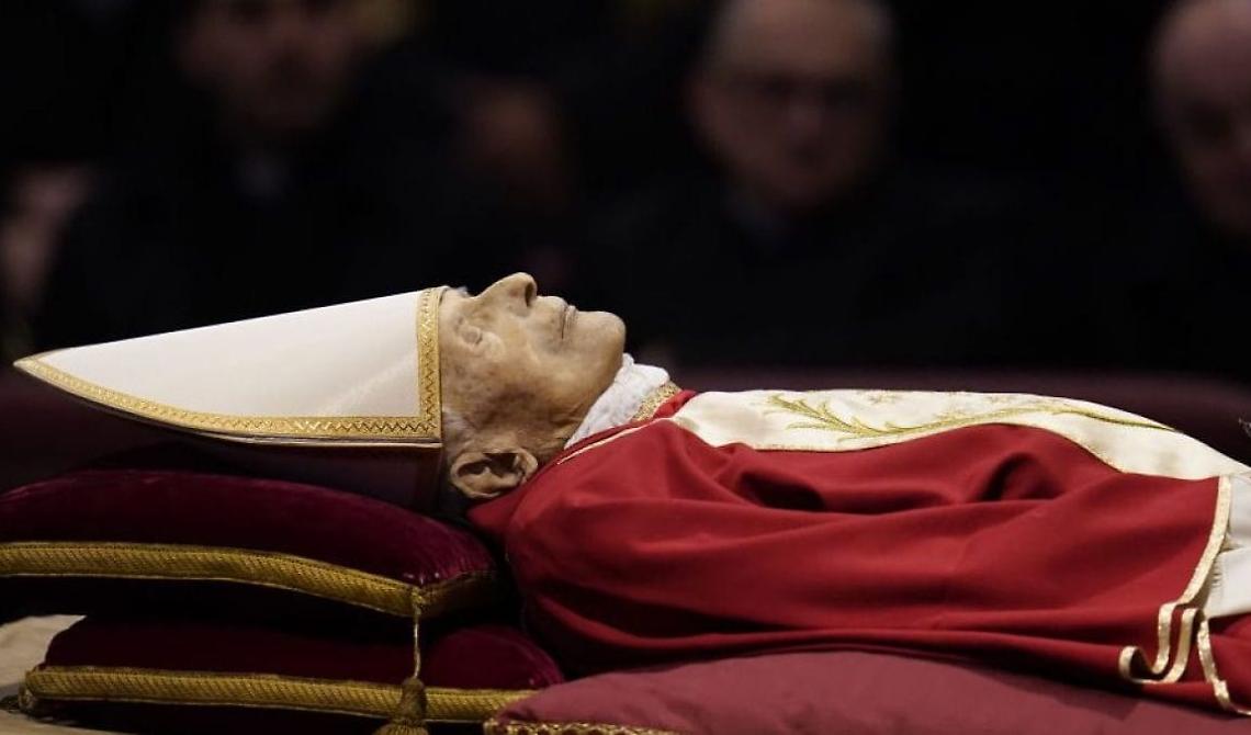 E' dell'Abruzzo l'esperto di tanatoprassi che ha consentito di imbalsamare provvisoriamente il corpo di Papa Benedetto XVI