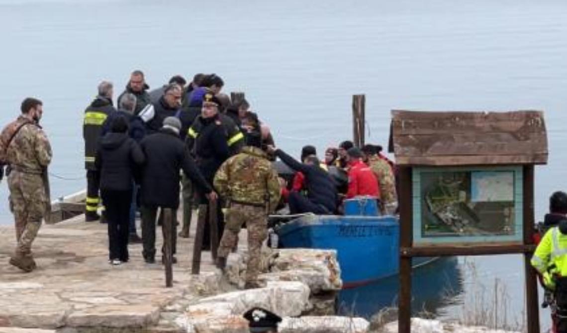 Ritrovato il corpo del pescatore scomparso nel lago di Varano