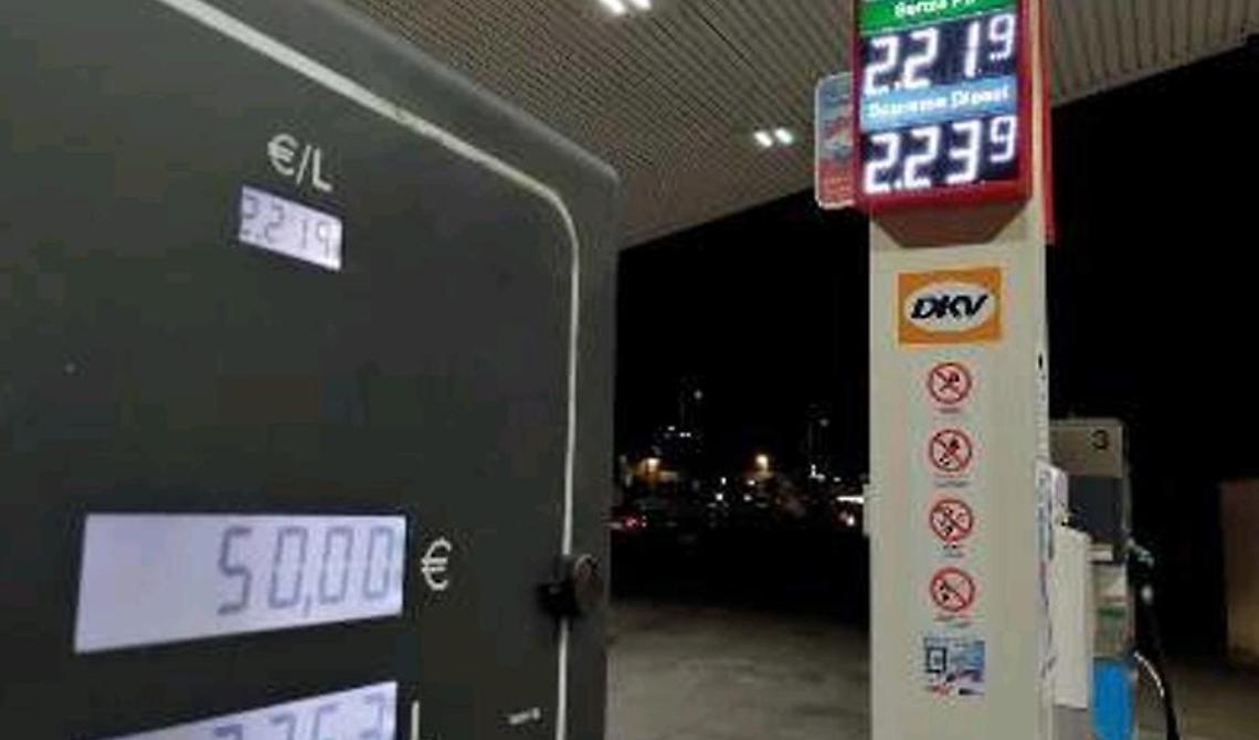 Caro carburanti, benzinai in sciopero il 25 e il 26 gennaio: "Ristabilire la verità"