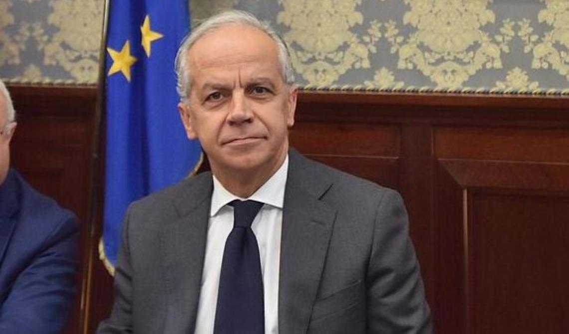 Piantedosi conferma la narrazione di Foggia pericolosamente mafiosa: "Presto sarò in città"