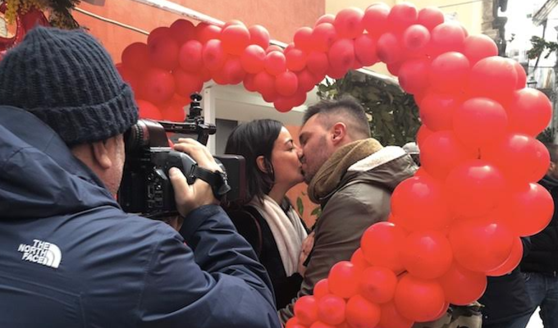 Tra amor sacro e amor profano, "La Freccia" di Fs schiocca a Vico del Gargano, paese degli innamorati