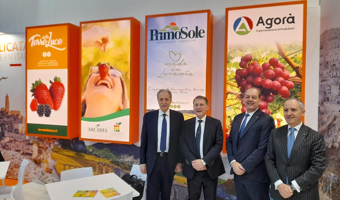 Bardi vola a Berlino per 'Fruitlogistica' e lancia l'ortofrutta lucana: "Contributi da 9,6 milioni"