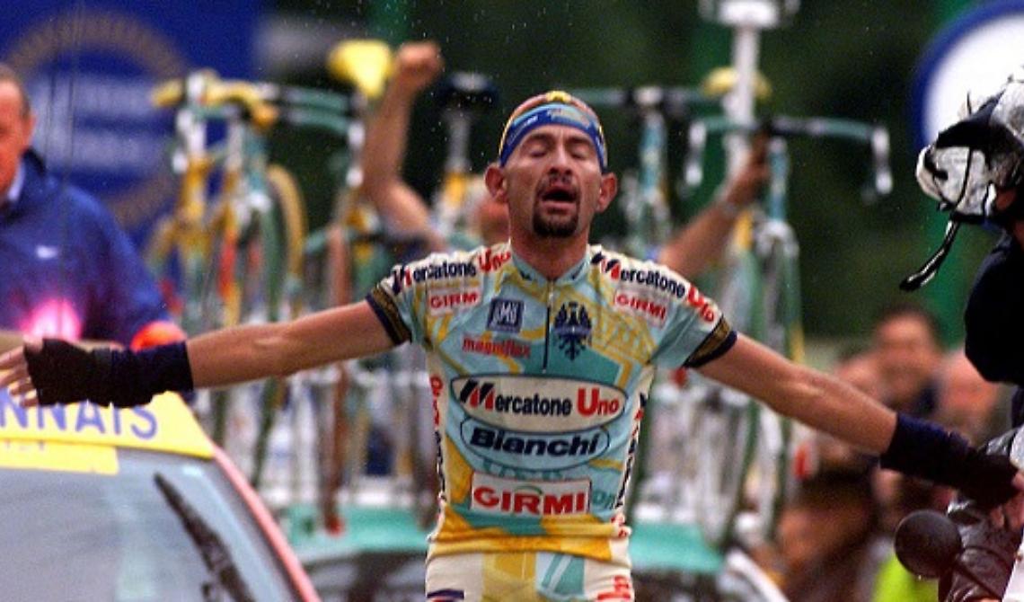 19 anni fa ci lasciava Marco Pantani, fragile e sfortunato Pirata con la bandana 