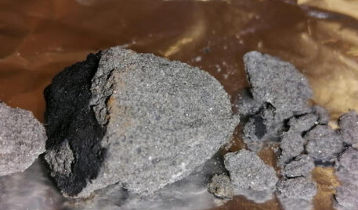 Ritrovato il meteorite di San Valentino che ha attraversato Puglia e Basilicata: nell'impatto a 300 chilometri ha "graffiato" Matera