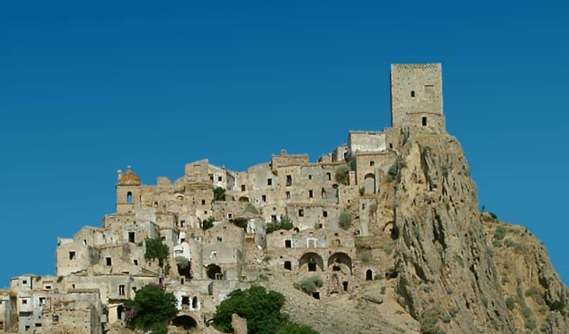 Dopo due anni riapre il Parco museale scenografico di Craco vecchia, paese fantasma dal 1963