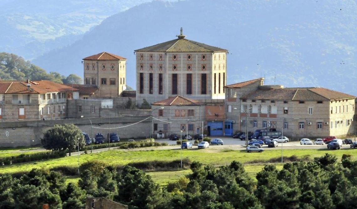 La fuga rocambolesca del boss della mafia garganica dal supercarcere della Sardegna vegliato dal gentil sesso