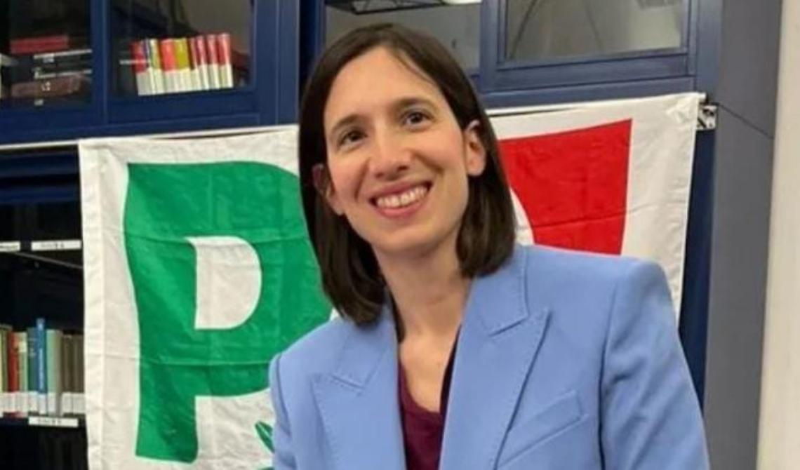 Elly Schlein è la nuova segretaria del Pd: la più giovane e la prima donna alla guida dei Dem 