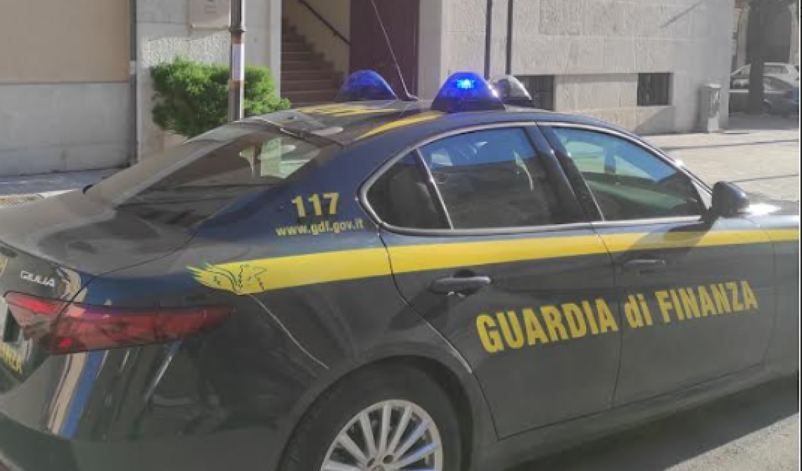 A Carnevale la GdF di Foggia non scherza: sequestrati 660 giocattoli e 9mila maschere