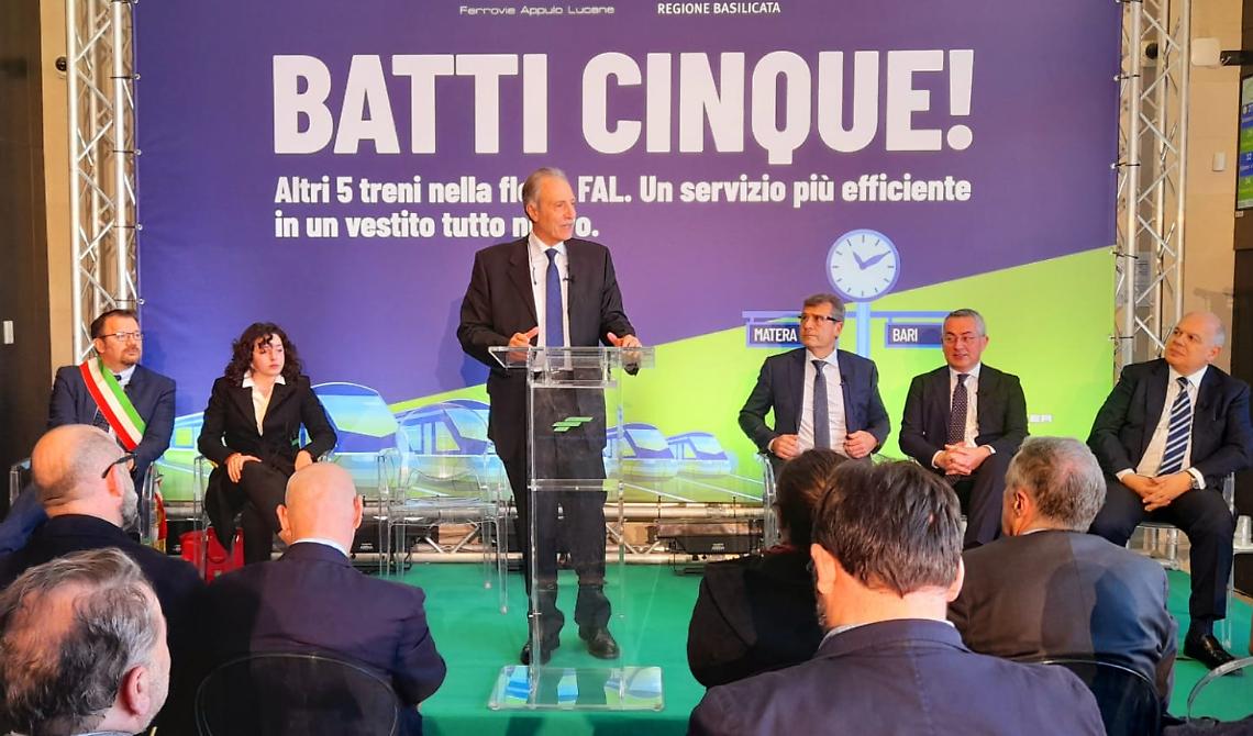 Sulla Bari - Matera debutta il nuovo treno delle Fal, Bardi: "Tante cose sono state realizzate e tante altre le metteremo in campo"