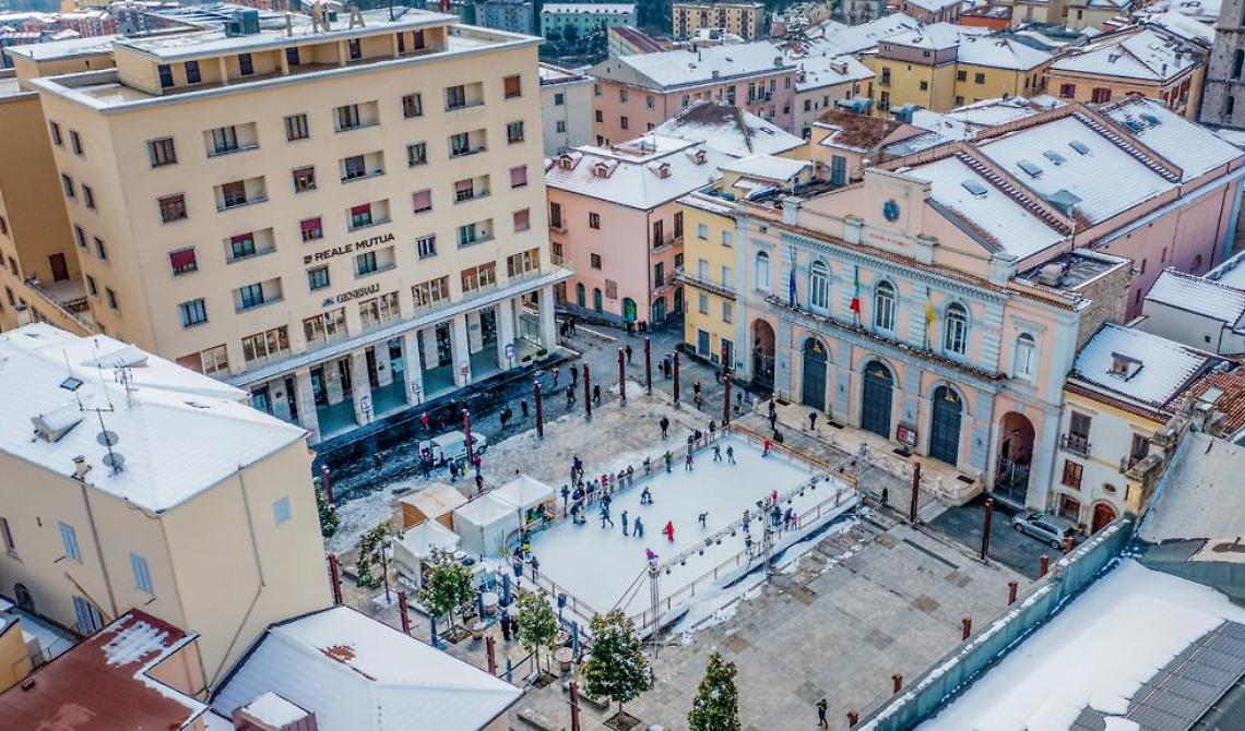 Potenza, in piazza M. Pagano arriva la pista di ghiaccio per risollevare un centro poco attrattivo