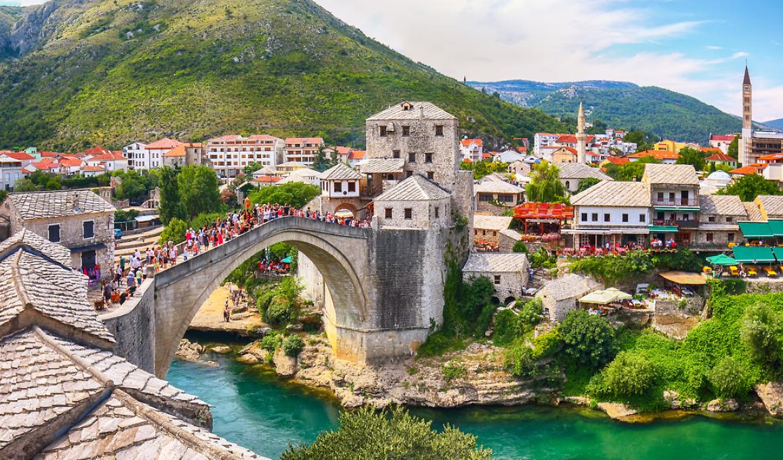 Ce lo facciamo un giro a Mostar? Dal 3 giugno Foggia vola nella suggestiva città croata dei tuffi e dei miracoli di Medjugorie