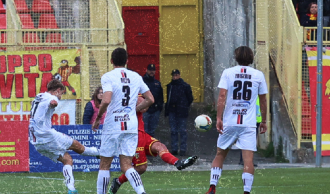 Con la capolista Catanzaro vietato osare per il Foggia che viene superato in classifica pure da Cerignola e Picerno