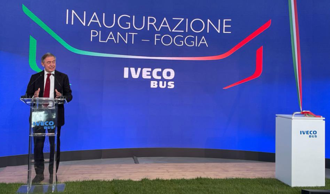 Iveco punta 40milioni su Foggia per la svolta green degli autobus, Urso: "Un modello per l'intero Paese"