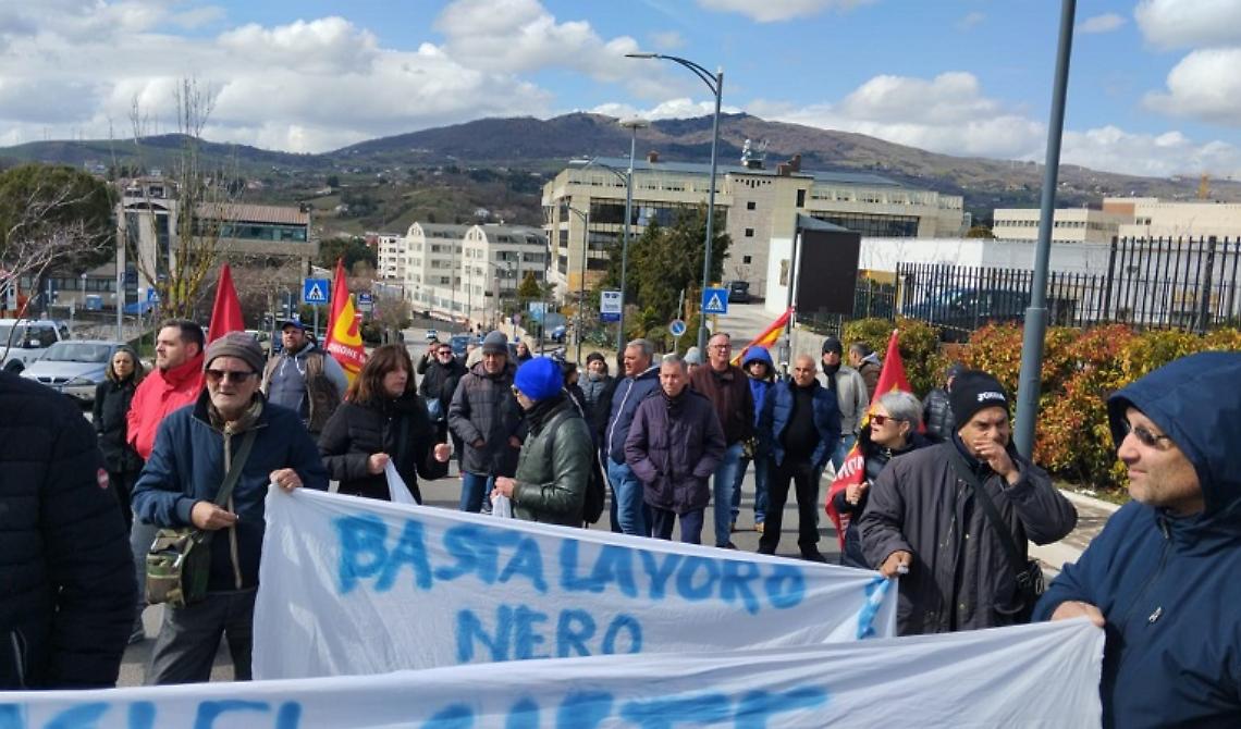 Cgil, Cisl e Uil in pressing: la Regione Basilicata ritiri l'Avviso pubblico per i lavoratori Rmi e Tis 
