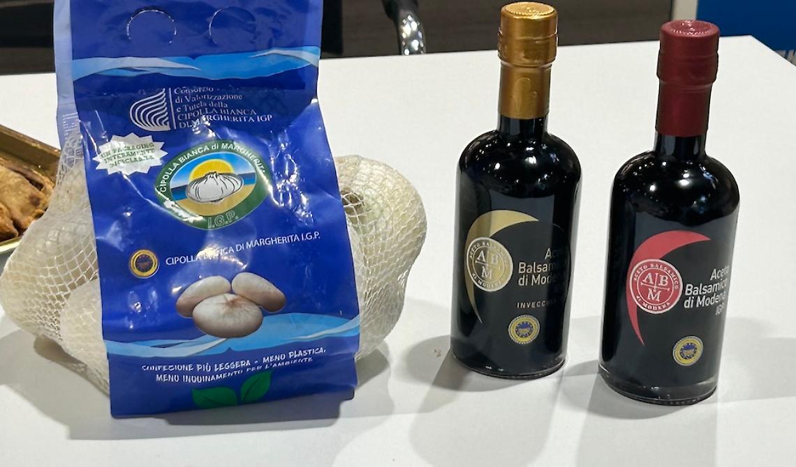 Lei bianca, lui nero: matrimonio prelibato tra la Cipolla bianca di Margherita di Savoia e l'Aceto balsamico di Modena