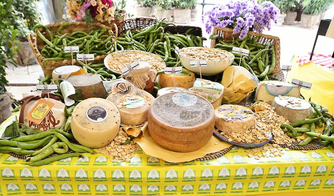 Dal pecorino e fave del Molise al timballo di pasta della Puglia, al caciocavallo impiccato con bruschetta della Basilicata: il Primo Maggio a tavola per ingannare la pioggia