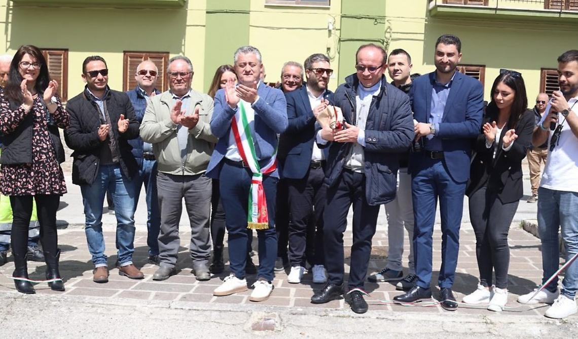 Giornata di inaugurazioni a Bella: la Casa dell'acqua per la Giornata della terra e il parcheggio comunale