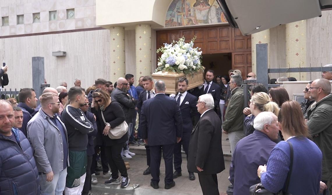 Omicidio Torremaggiore, il parroco ai funerali dell'uomo ucciso dall'albanese: «Chi ha scatenato il demone della gelosia, sussurrando falsità all'assassino dovrà sentirne il rimorso»