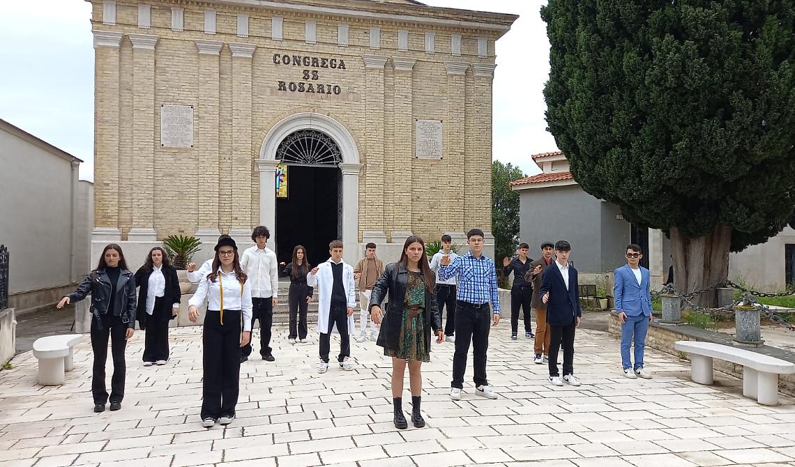 Appuntamento al cimitero: Spoon River rivive ad Apricena