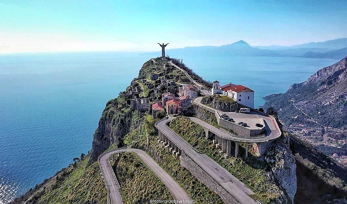 Maratea e Peschici tra i 30 borghi più gettonati per le vacanze degli italiani