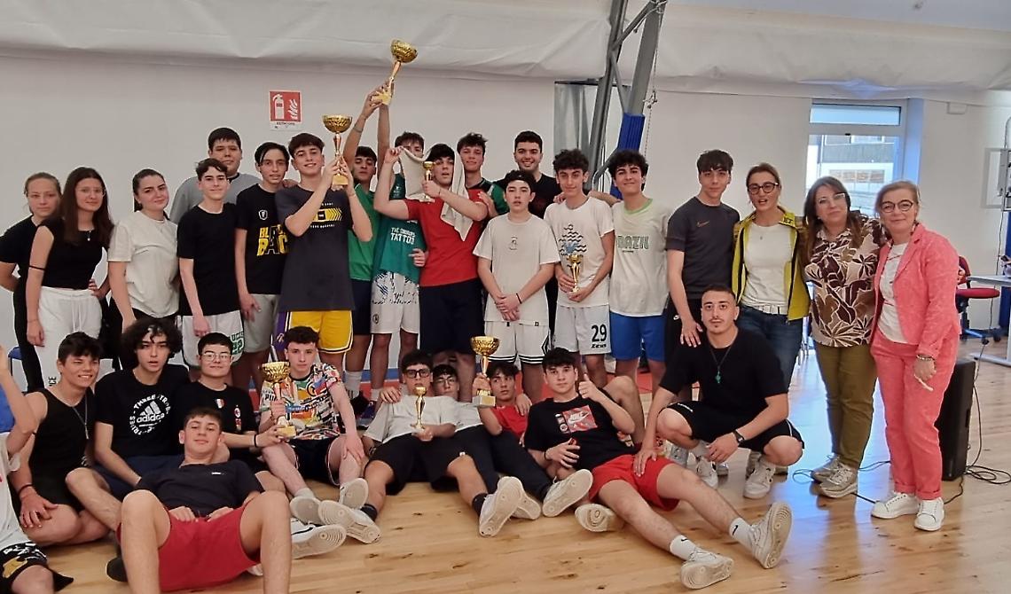 Al 'Federico II' di Apricena si celebra la Festa dello Sport