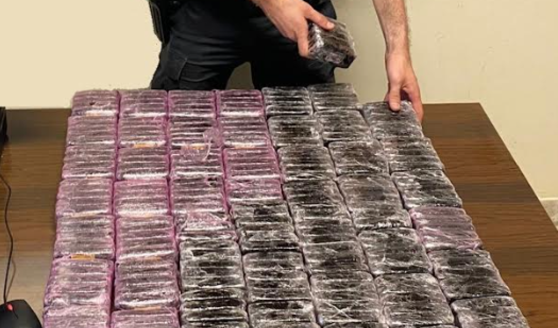 I finanzieri di Manfredonia pizzicano un corriere della droga con 25 kg di hashish