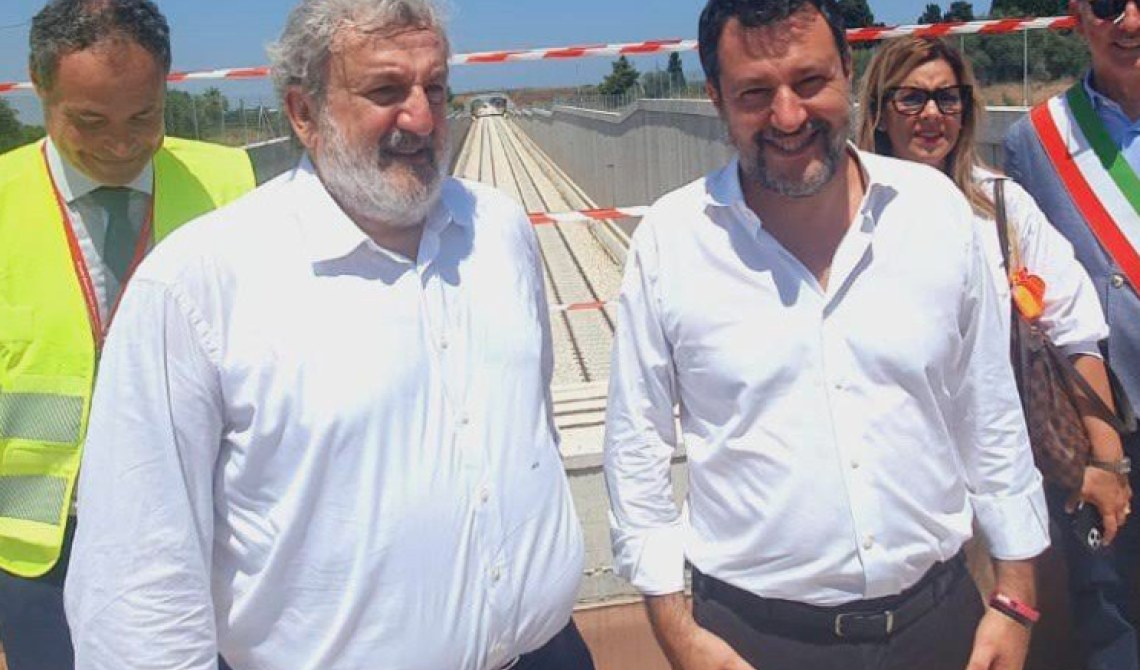 Pur di attaccare Fitto, Emiliano coccola Salvini