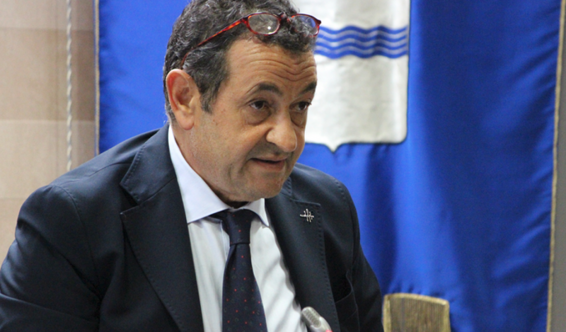 Schiaffo di Vizziello all'assessore Fanelli: «Sulle liste d'attesa ha buttato la croce sui medici»