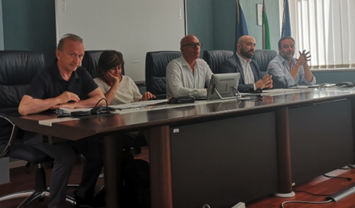 Conferenza stampa per illustrare quattro leggi regionali, ma c'è puzza di riposizionamento