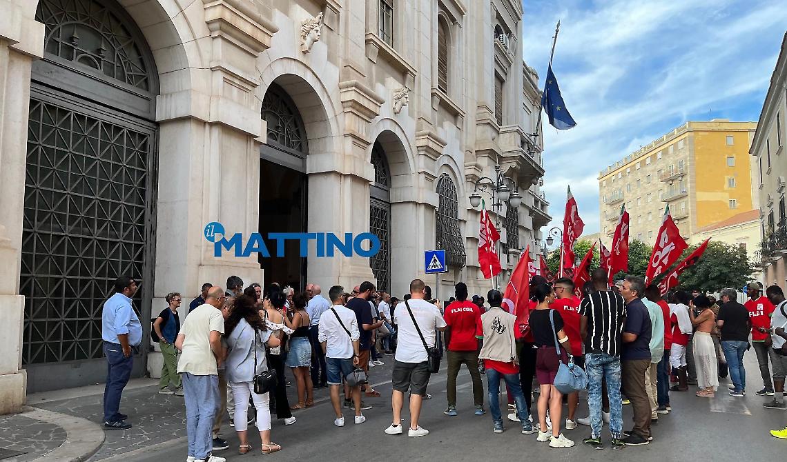 Braccianti migranti in sciopero nel Foggiano: rivendicano 53milioni del Pnrr per l'eliminazione del ghetto di Borgo Mezzanone