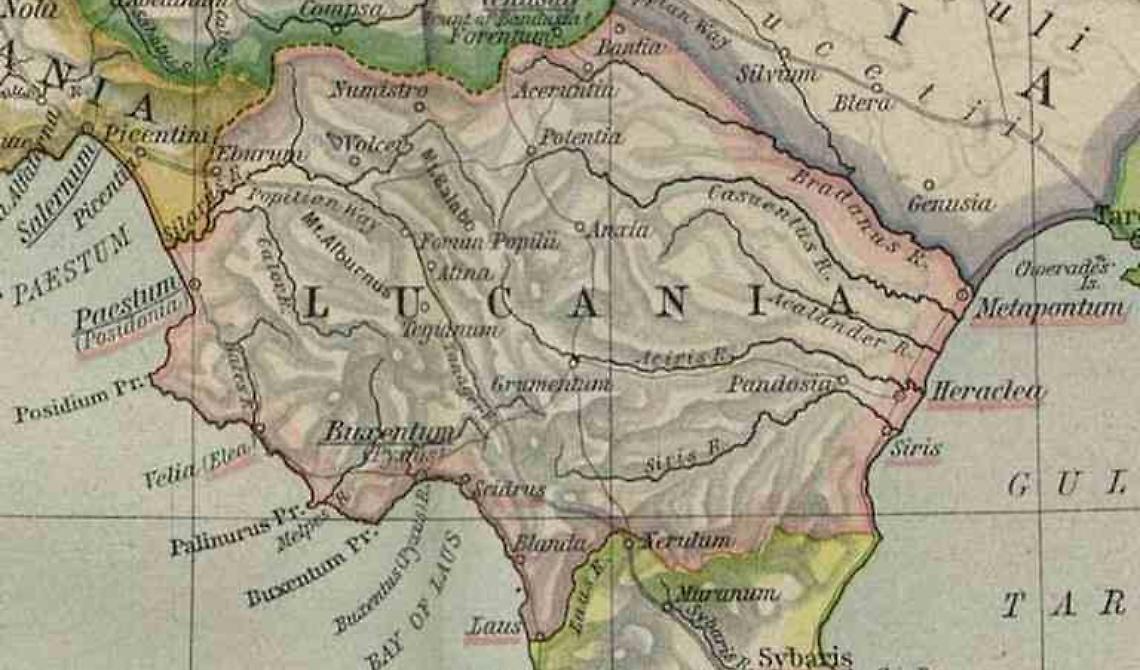 Viaggio lungo le coste della Campania e della Grande Lucania e del loro sogno del mare d'inverno.  La Grande Lucania sospesa tra Tirreno e Jonio